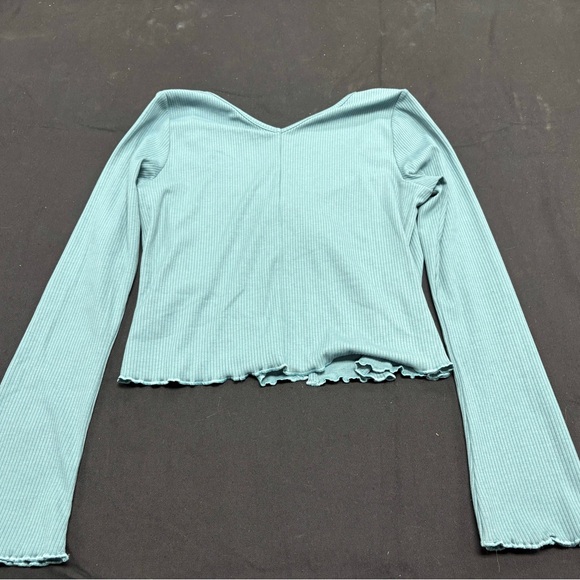 Gymshark Tie Front Top with Bell Sleeves - Picture 2 of 3